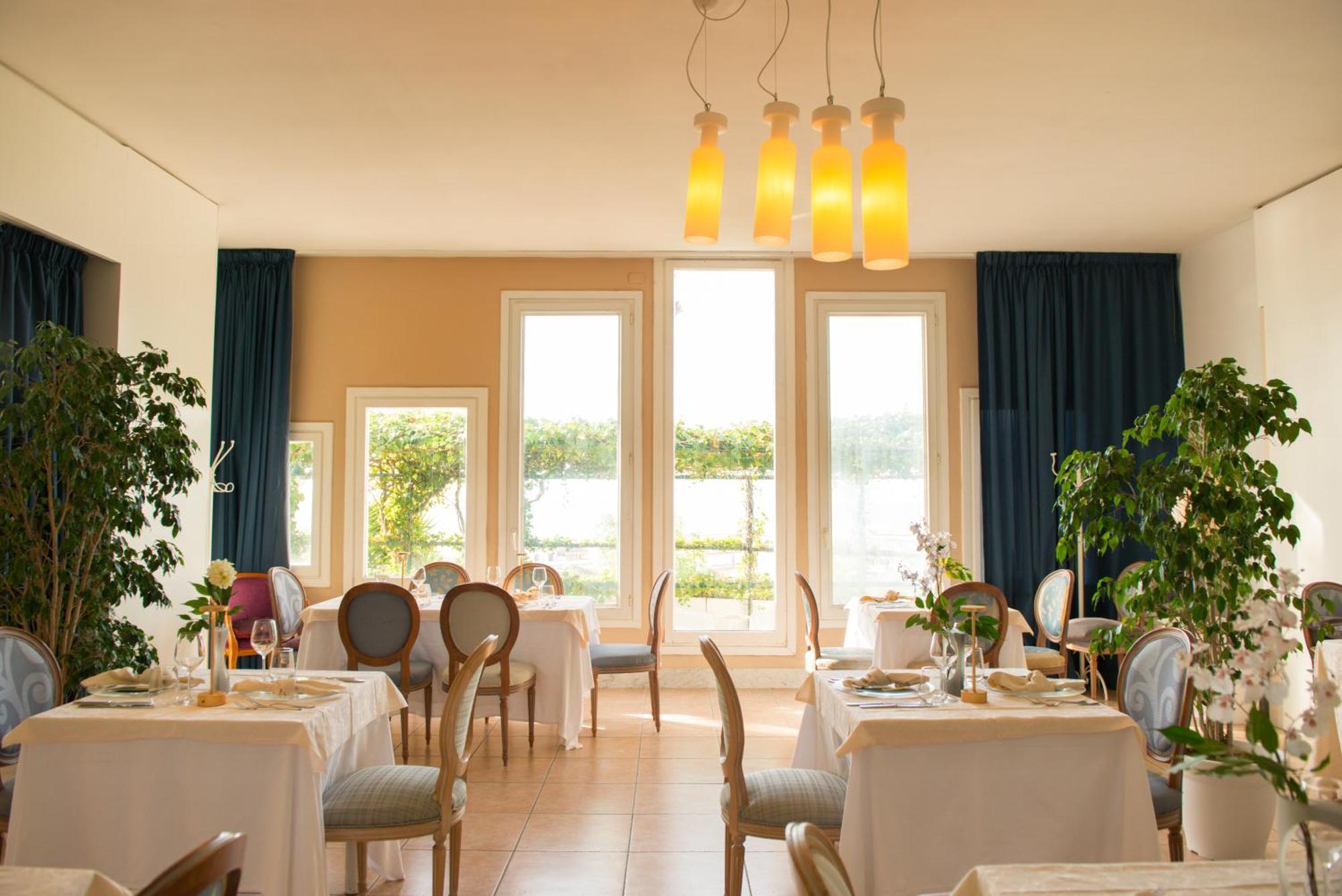 Hotel Sinuessa Terme モンドラゴーネ エクステリア 写真