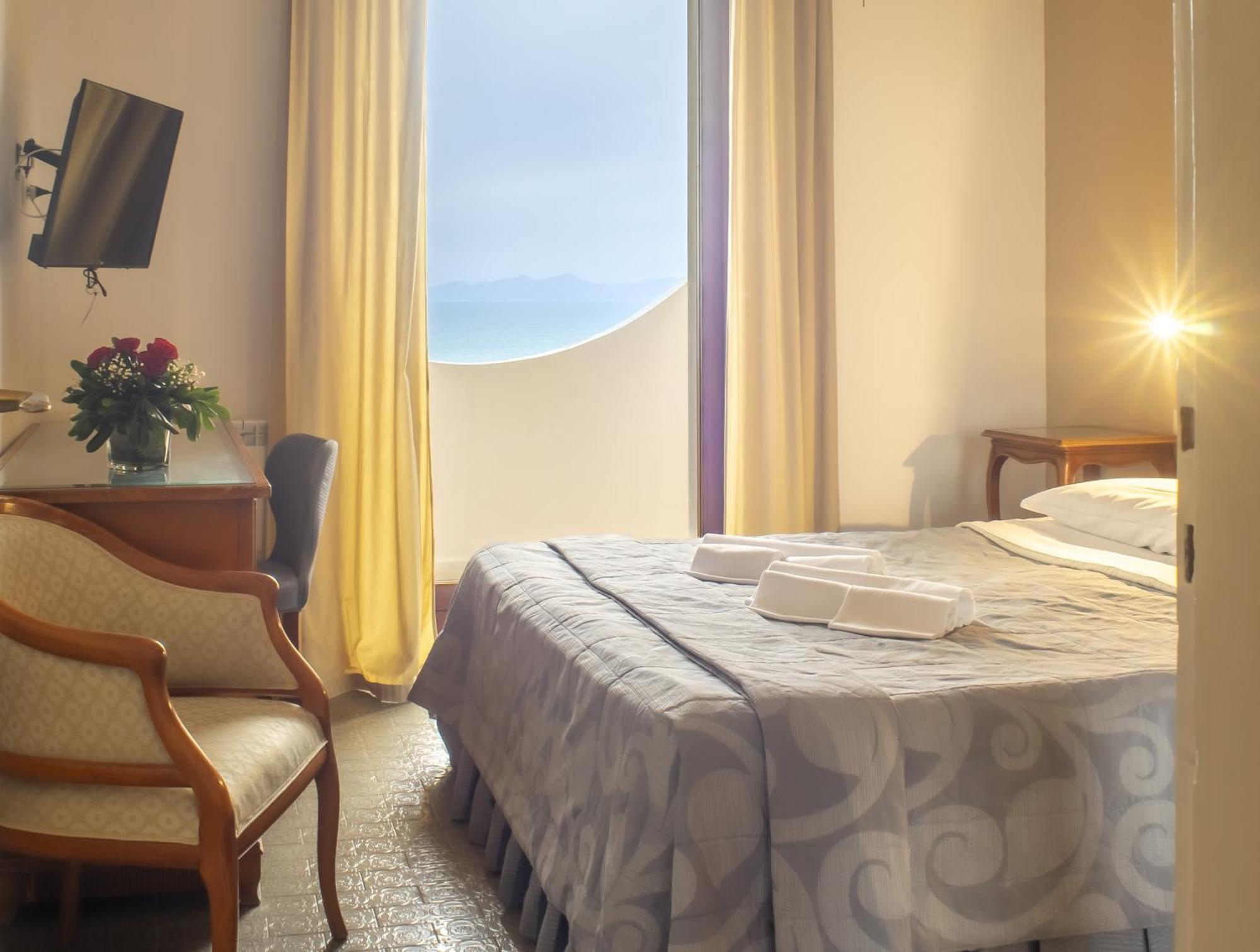 Hotel Sinuessa Terme モンドラゴーネ エクステリア 写真